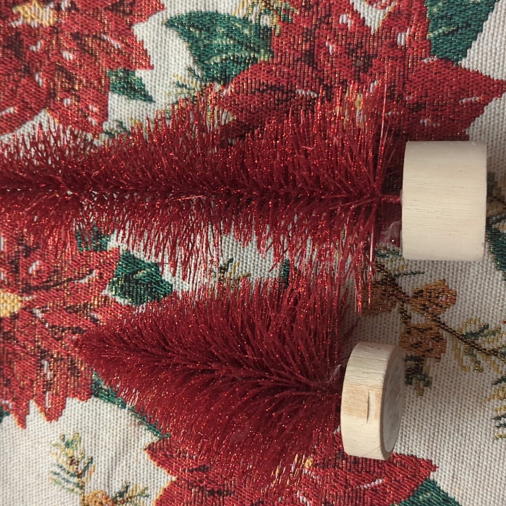 IKEA Festive Red and Green Holiday Tablemat - Picture 3 of 3